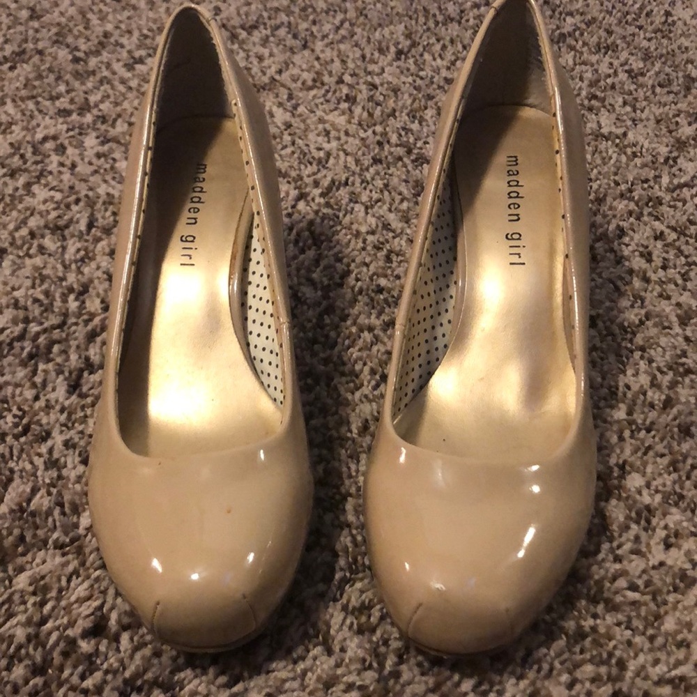 Nude Pumps